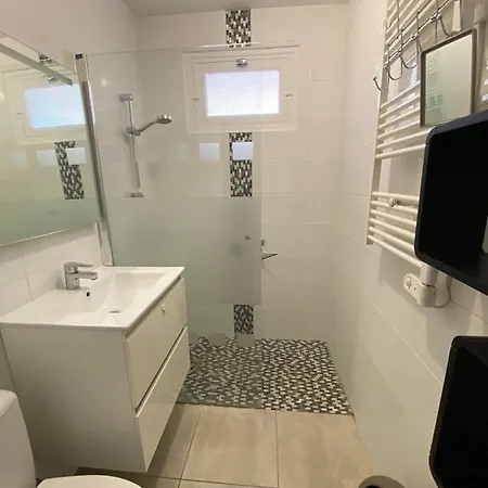 Apartman T2 A Balaruc-les-bains, Proche Cures, Wifi, Animaux Admis, Climatisation - Fr-1-503-189 Balaruc-les-Bains